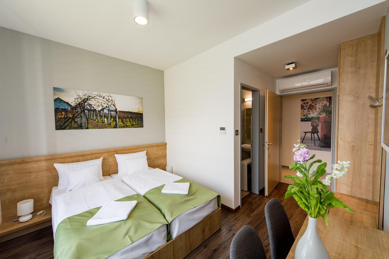 Pilvax Hotel Superior Калокса Экстерьер фото
